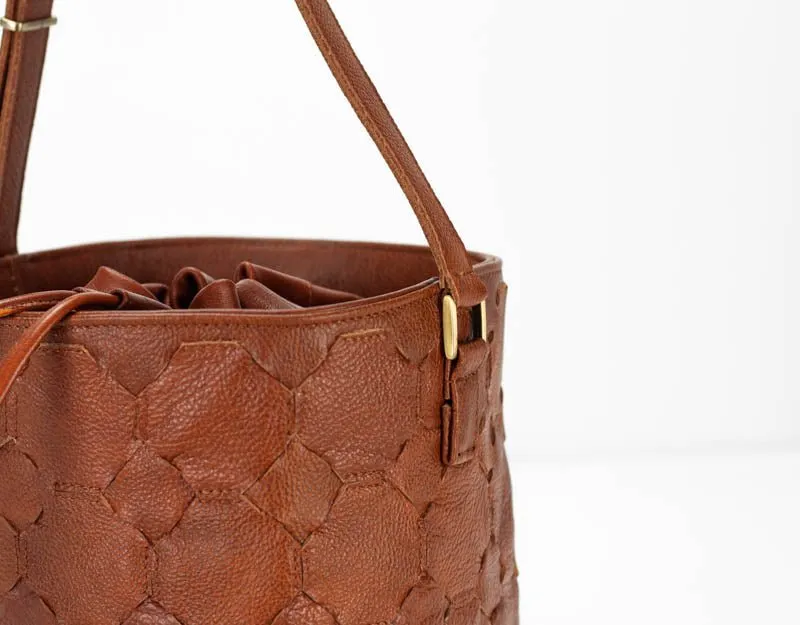 Helon bucket bag - Handwoven brown leather