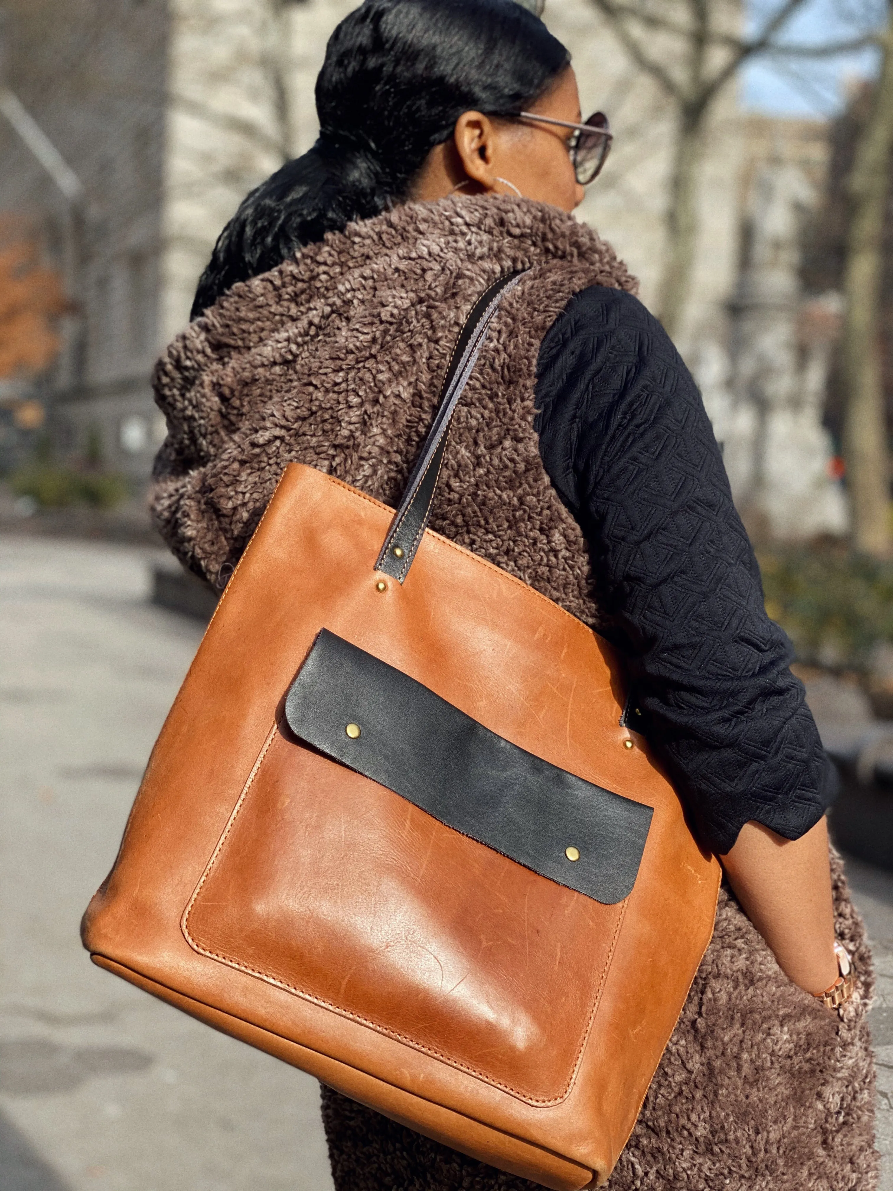 HULE TOTE: BROWN LEATHER