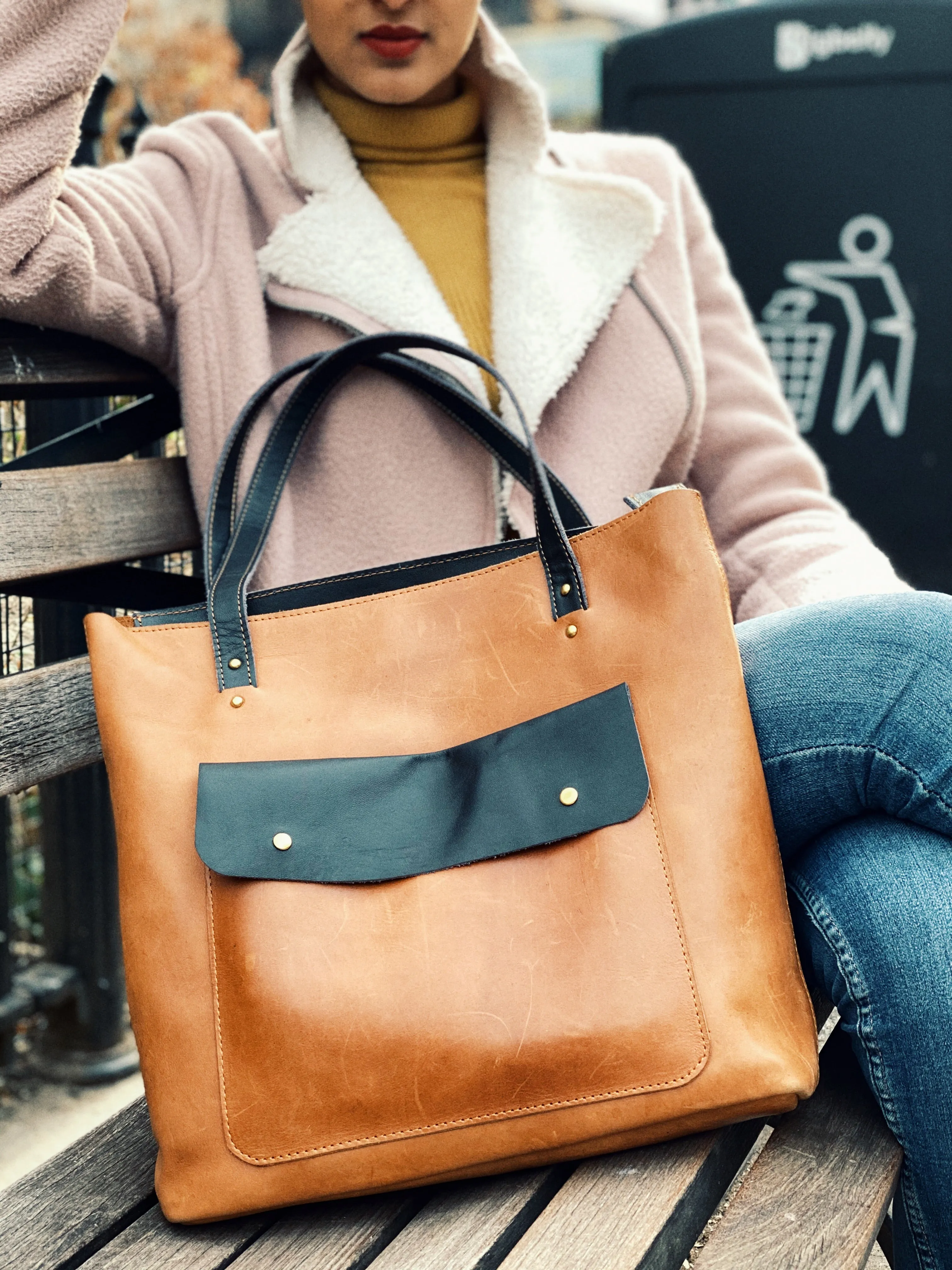 HULE TOTE: BROWN LEATHER