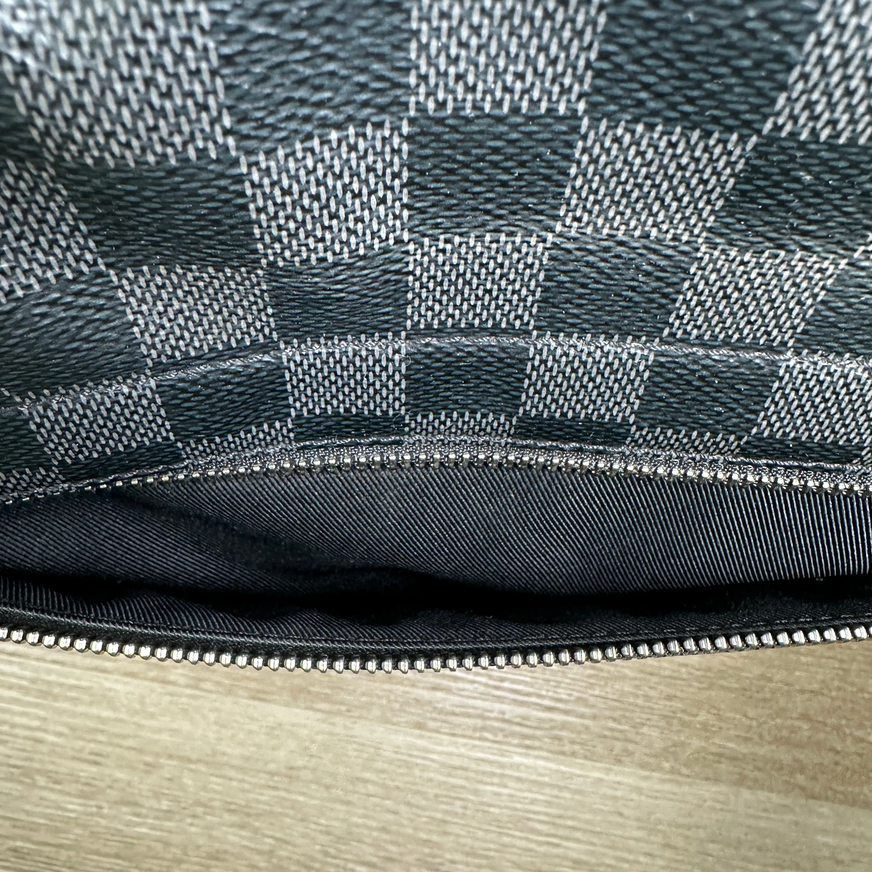 Louis Vuitton District Messenger Bag GM - Damier Graphite