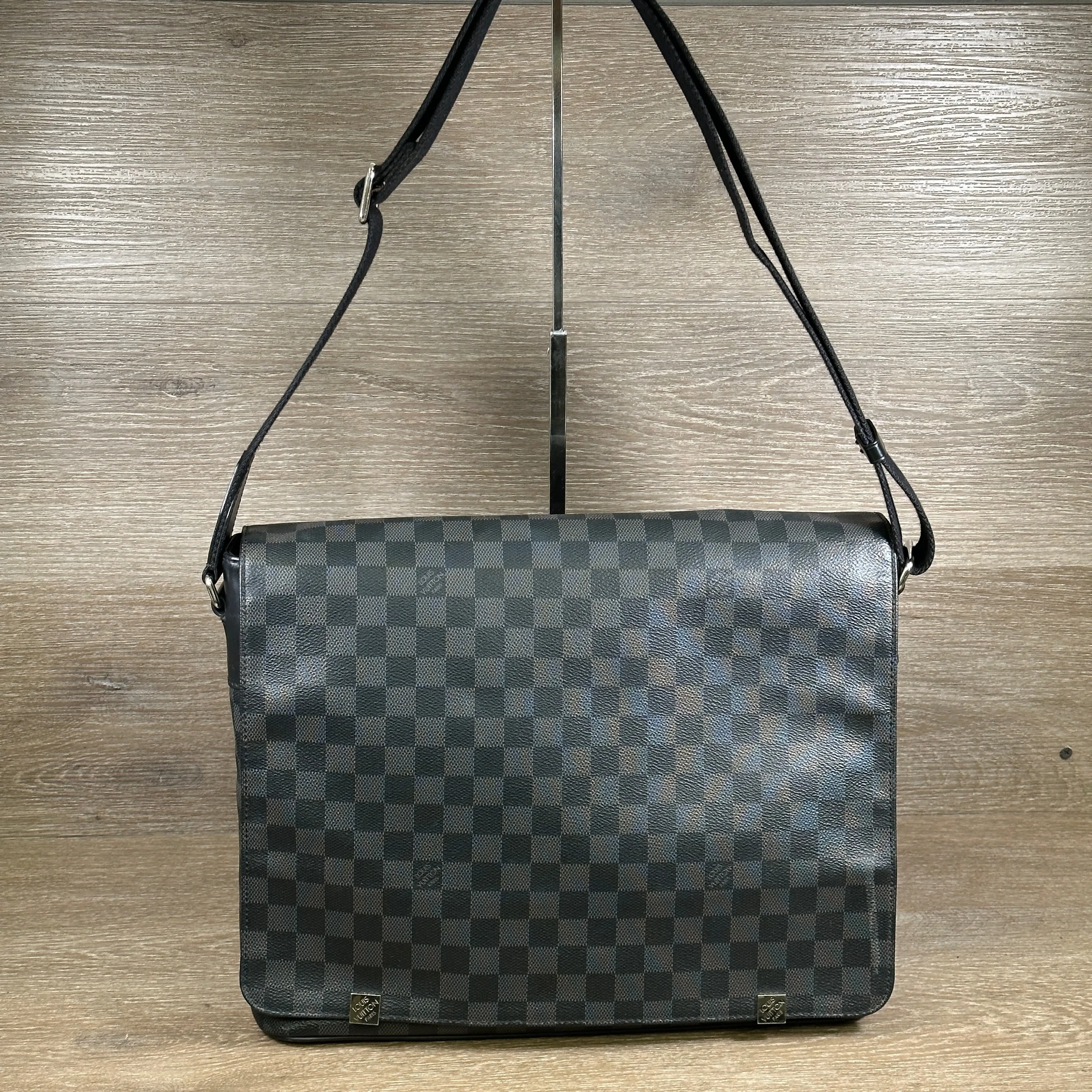 Louis Vuitton District Messenger Bag GM - Damier Graphite