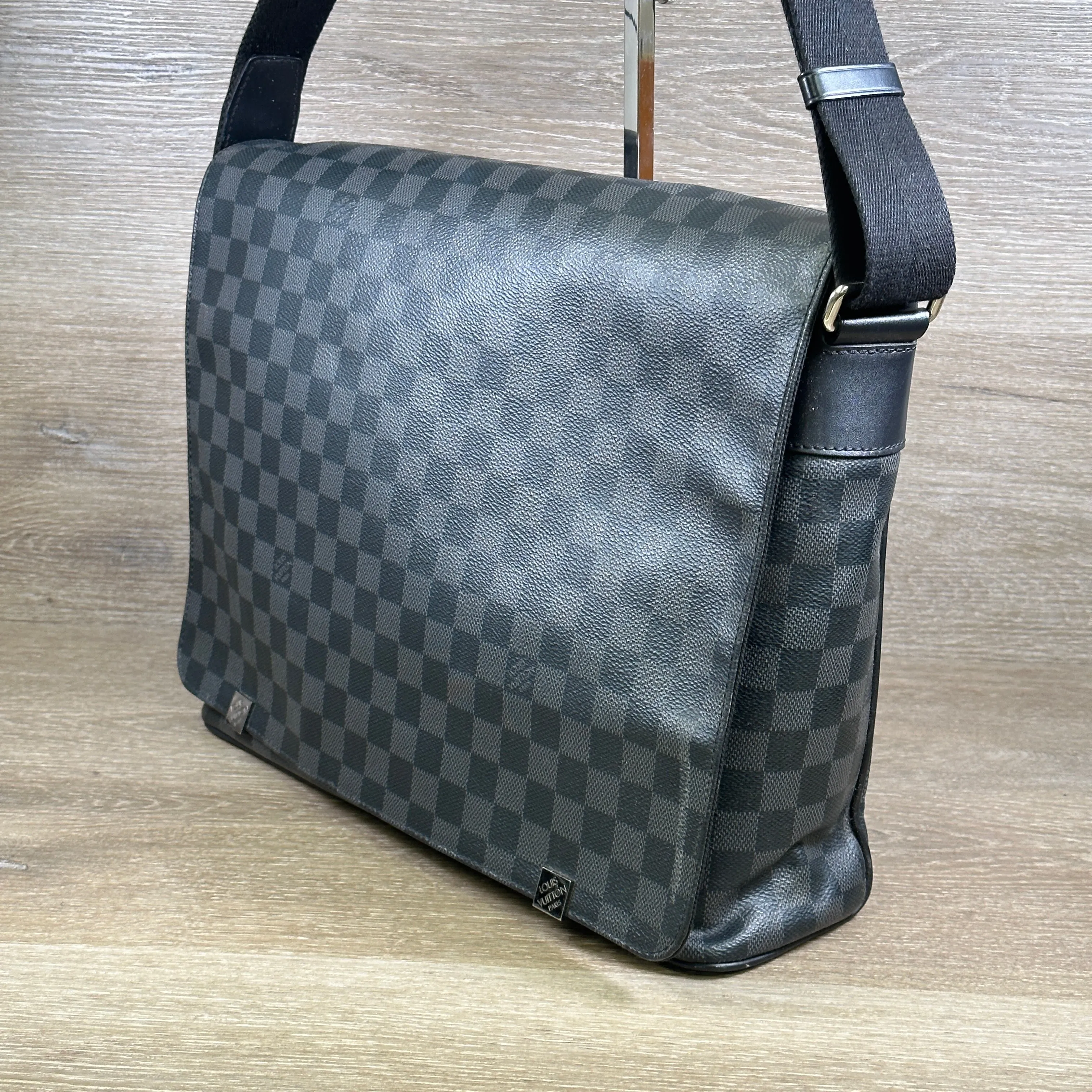 Louis Vuitton District Messenger Bag GM - Damier Graphite