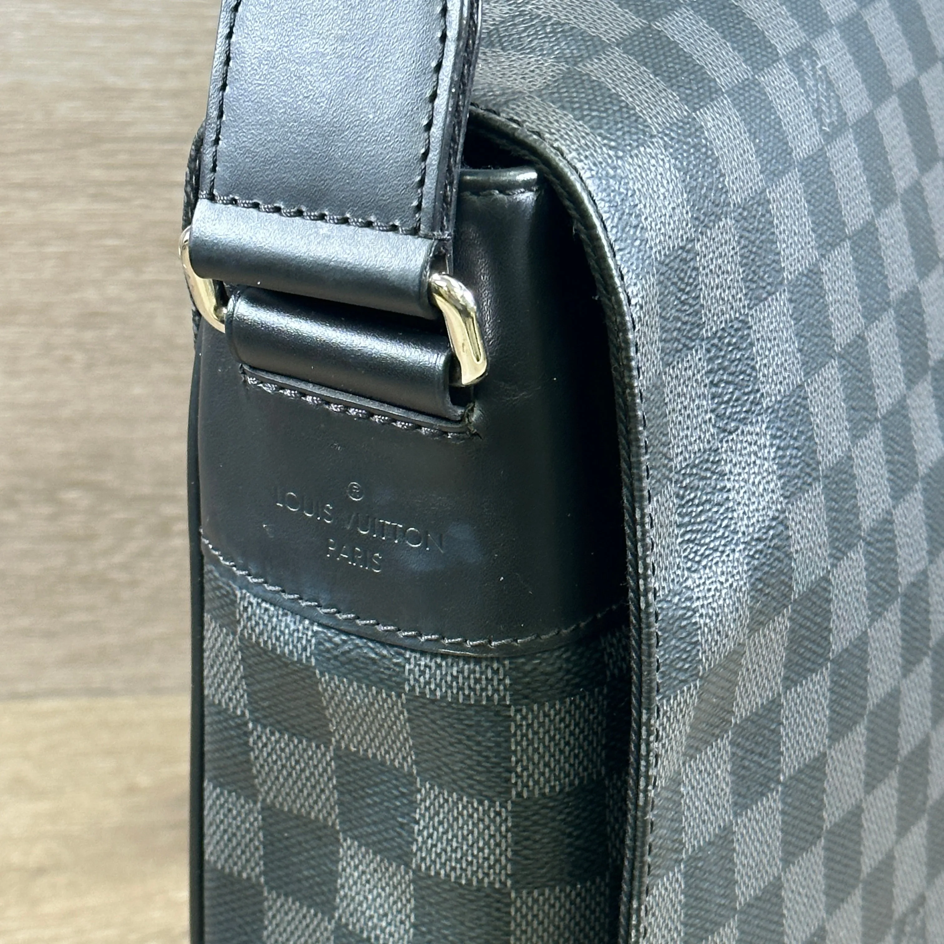 Louis Vuitton District Messenger Bag GM - Damier Graphite