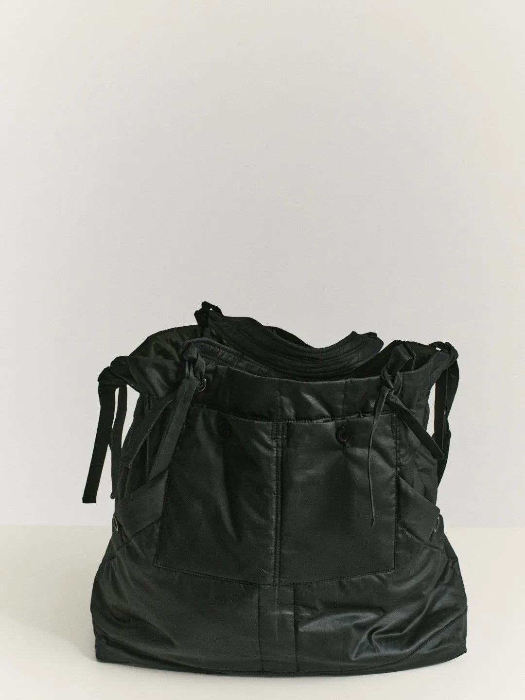 MILI CARGO TOTE - LACQED - BLACK