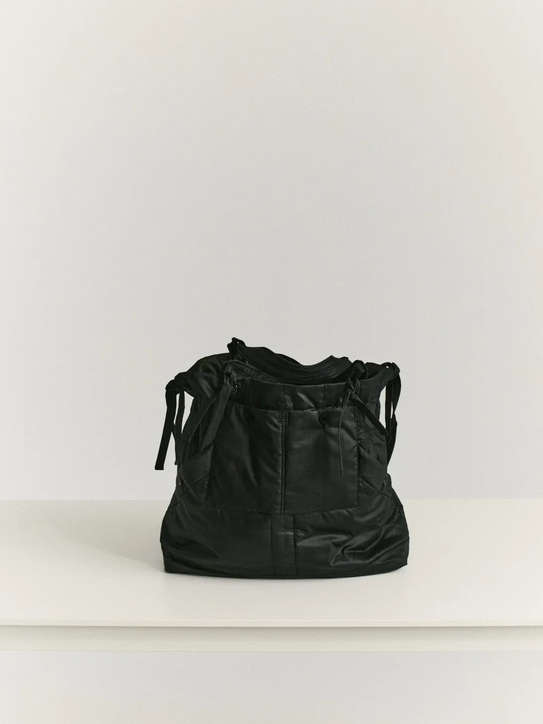 MILI CARGO TOTE - LACQED - BLACK