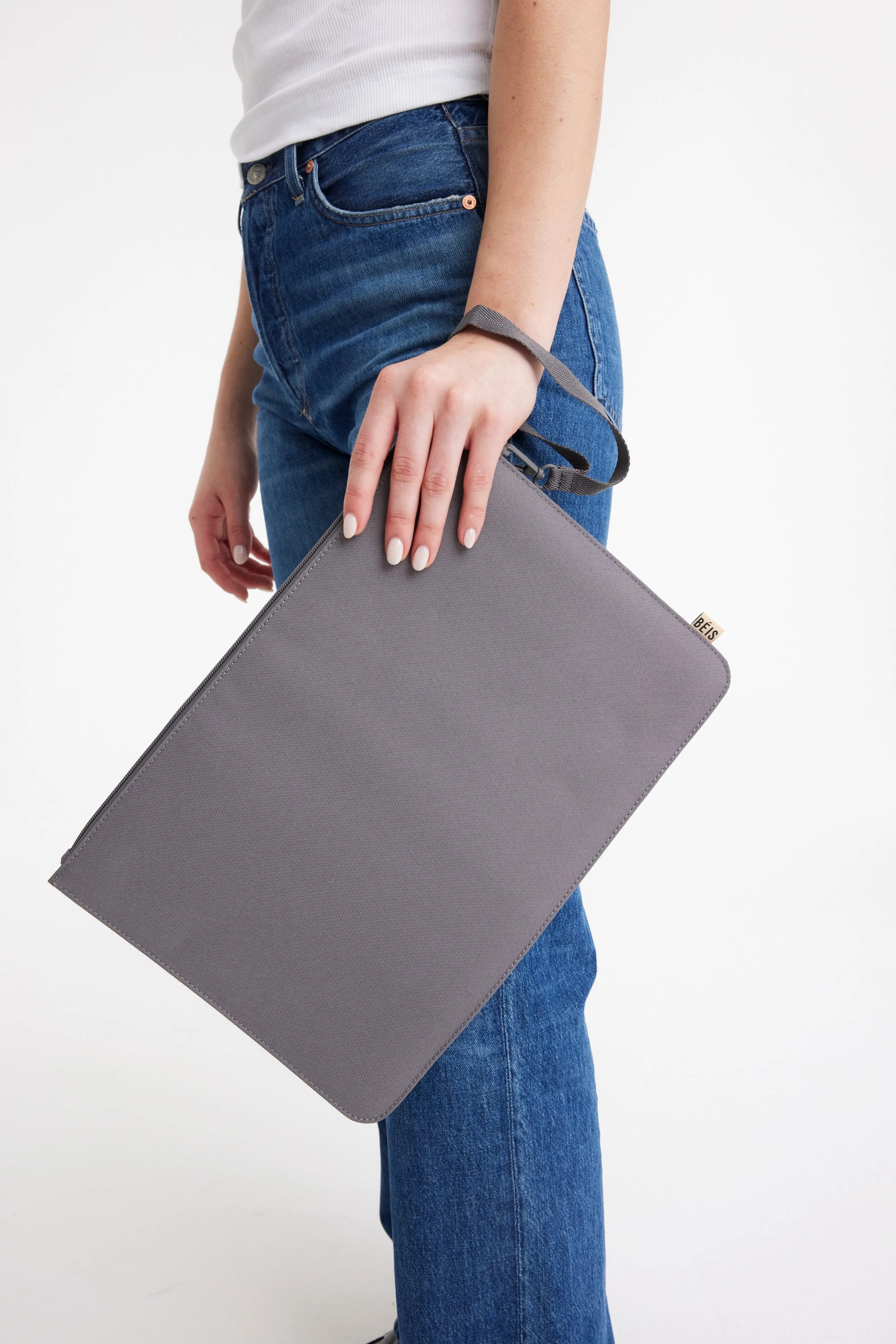 The BÉISics Laptop Pouch in Grey